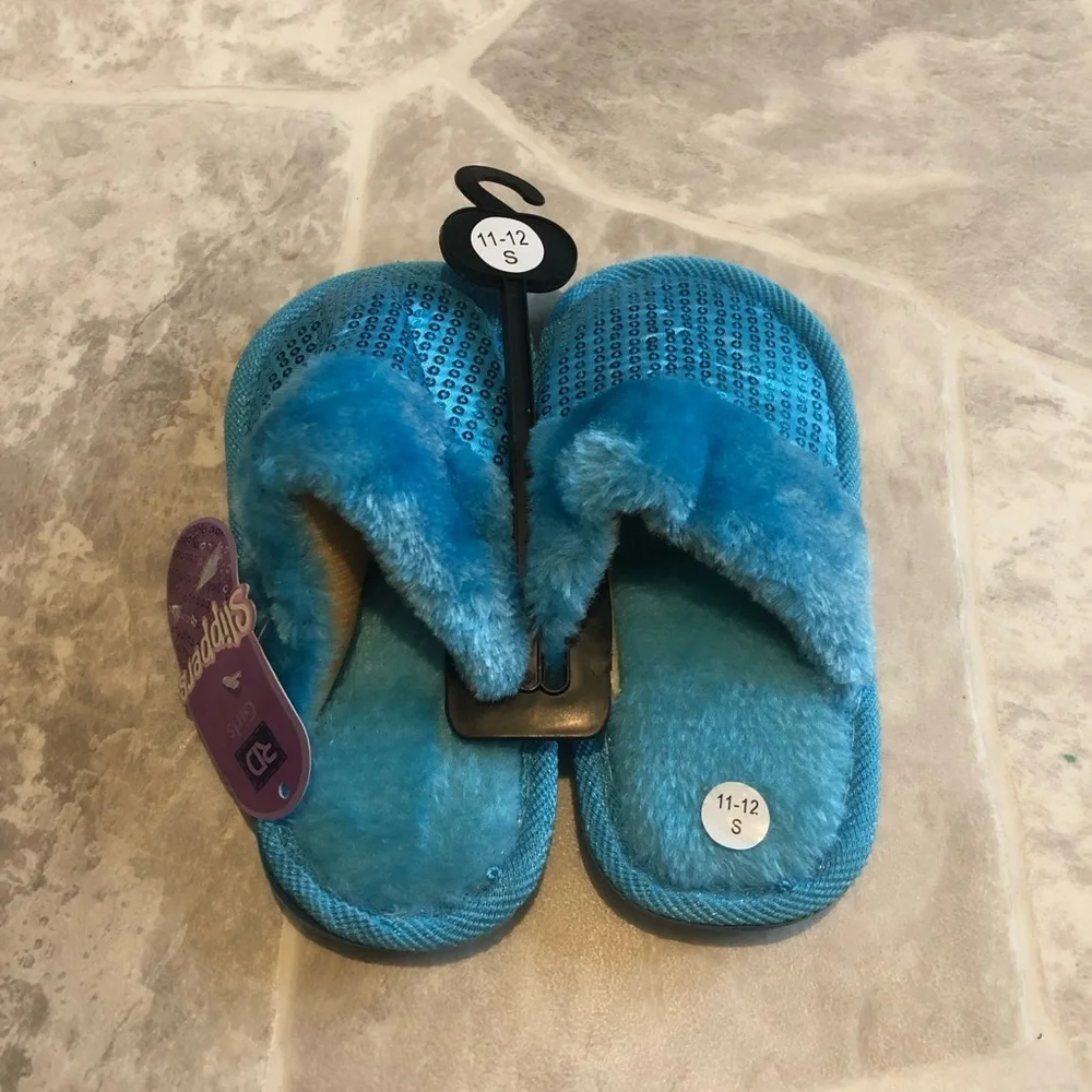 NWT turquoise blue sparkly sequins furry girls comfy slippers size 11.5
